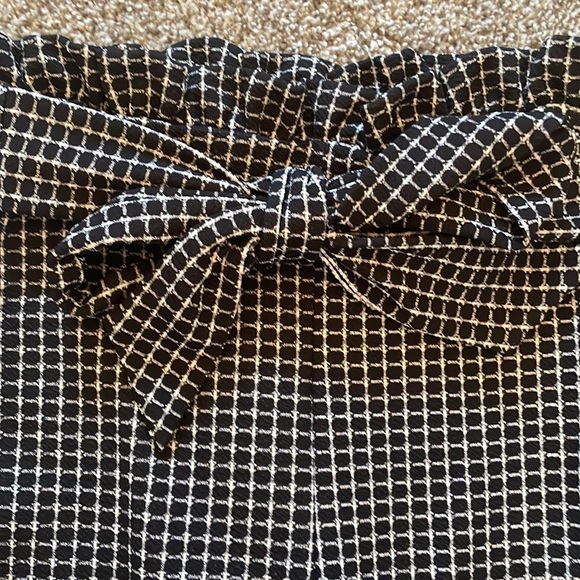 NWOT SHEIN black and white paper bag pants with tie - xs - Picture 3 of 4